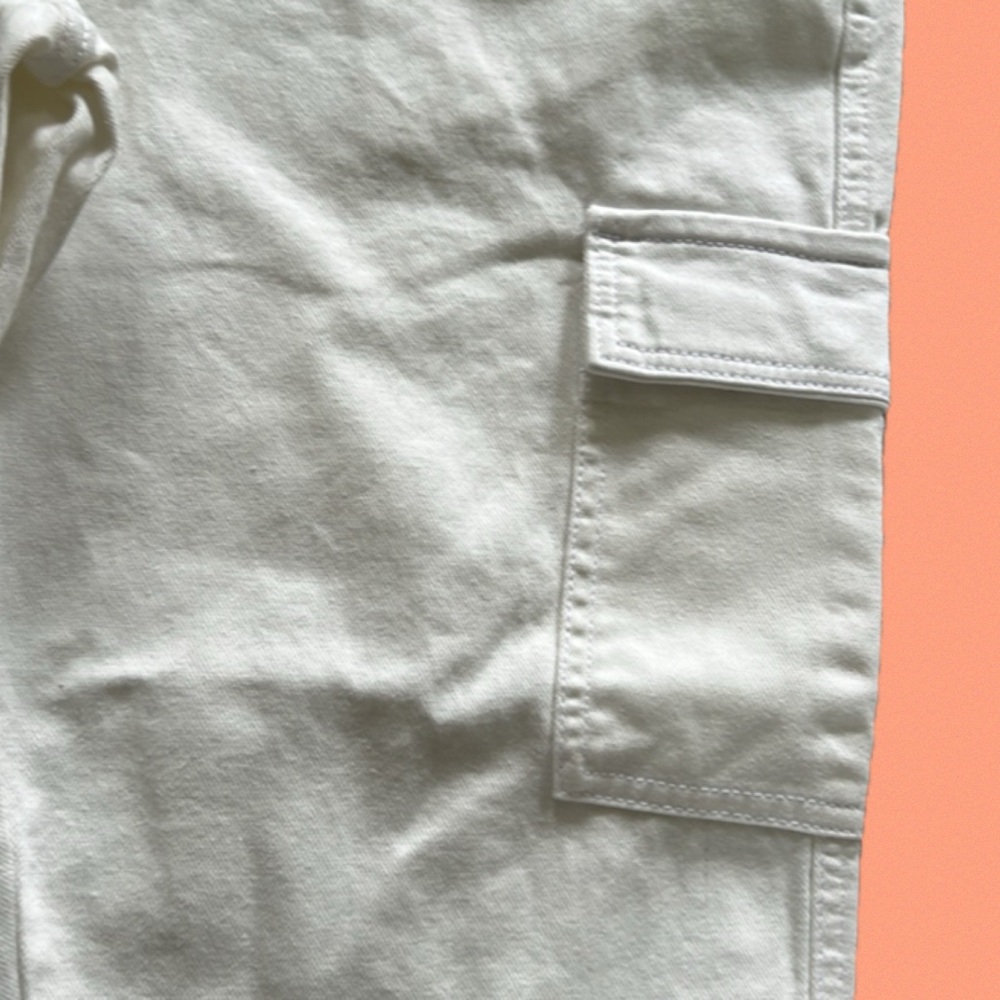 Universal Thread  NWT White Cargo Pants, Boyfriend Fit 18" waist - Picture 4 of 7